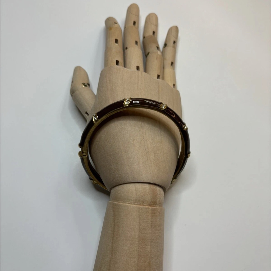 Elegant Brown Bracelet With Gold Details